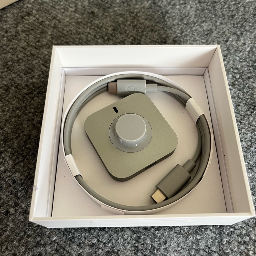 Oura Ring Gen 4 Size 10 Charging Dock and Cord